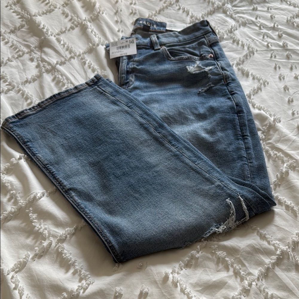 American Eagle ~ New with tags ~ Curvy Straight leg ~ distressed Size 10 x 30